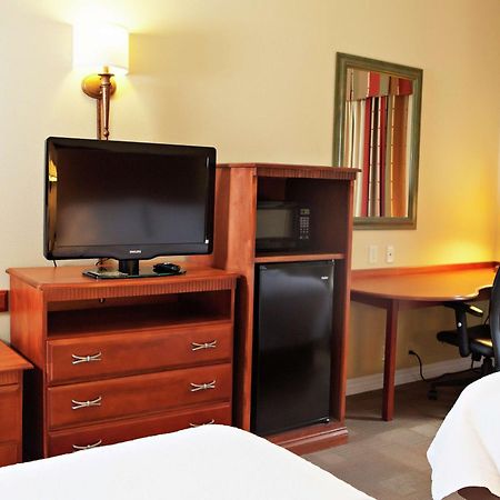 Hampton Inn Martin Esterno foto